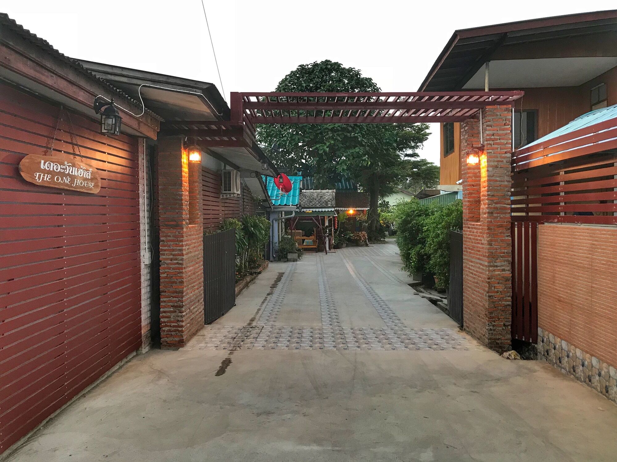 The One House Hotel Nan Exterior photo